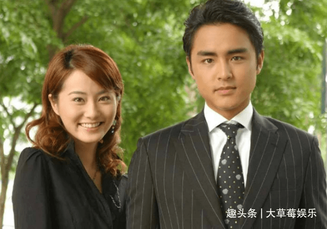 明道晒照庆42岁生日,曝出了2岁儿子的侧颜,和噘嘴的儿子合影_照片