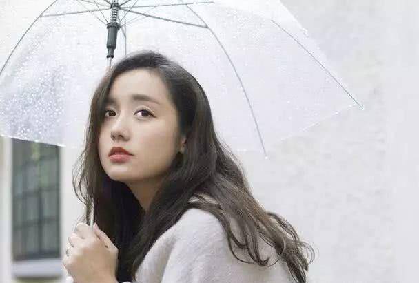 吕一就因为撞脸黄磊的老婆而被网友误以为她和孙莉是亲姐妹,其实两人