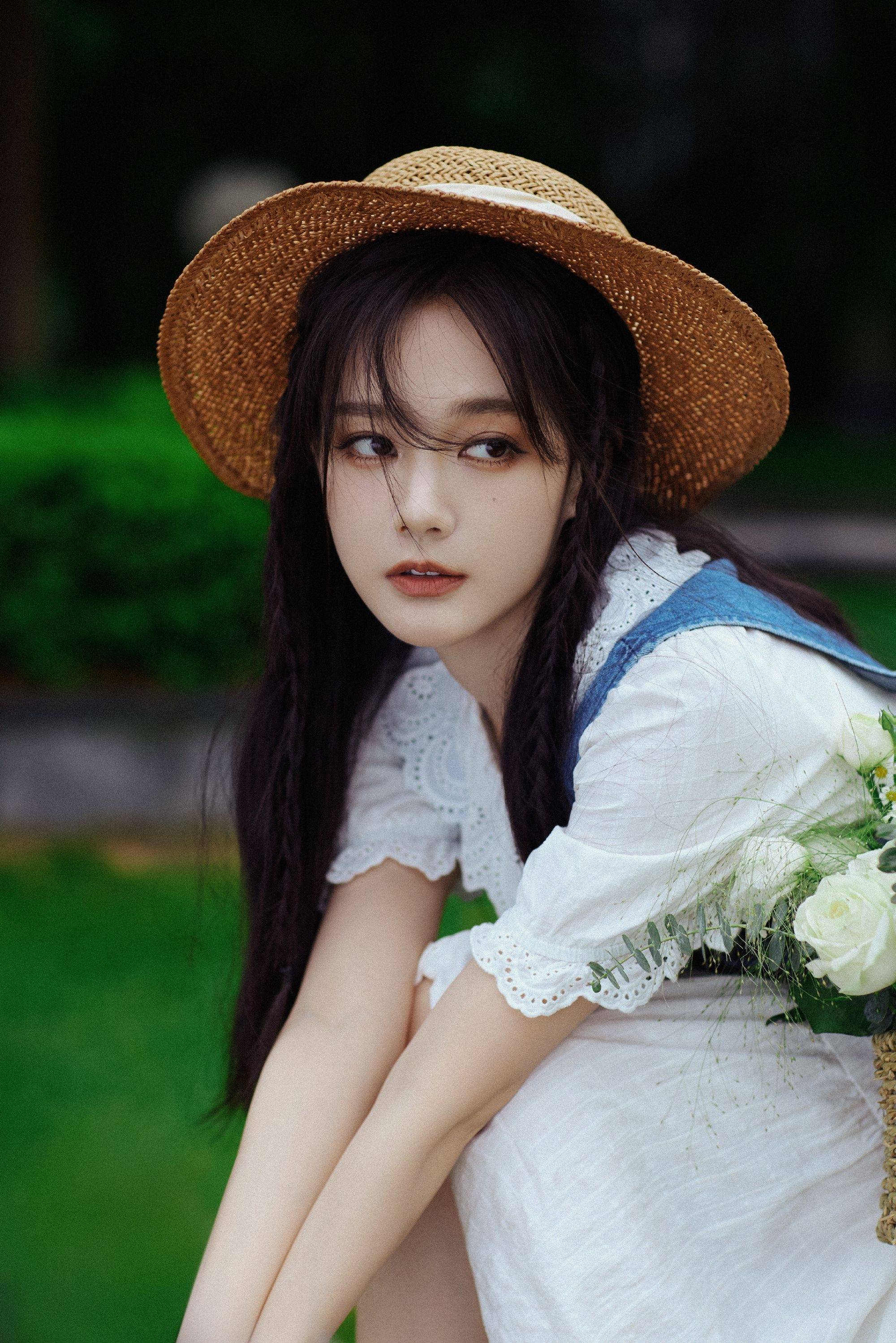 李一桐夏日万花桐青春活泼写真