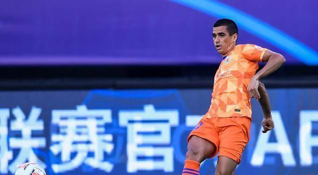 10人鲁能0-0闷平苏宁,卡达尔首秀3分钟染红,谢鹏飞伤退_莱尼_郭田雨