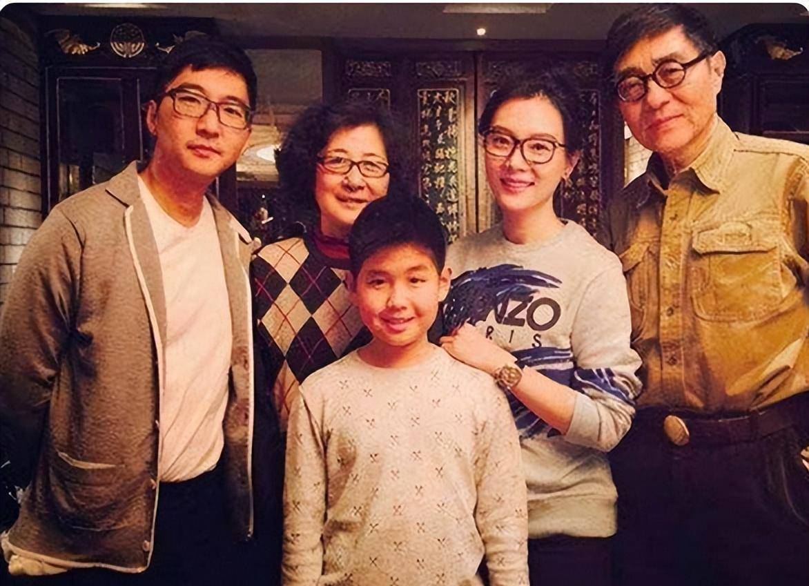 却遭遇3次不忠诚,45岁活成女性范本_陈数_赵胤胤_女子