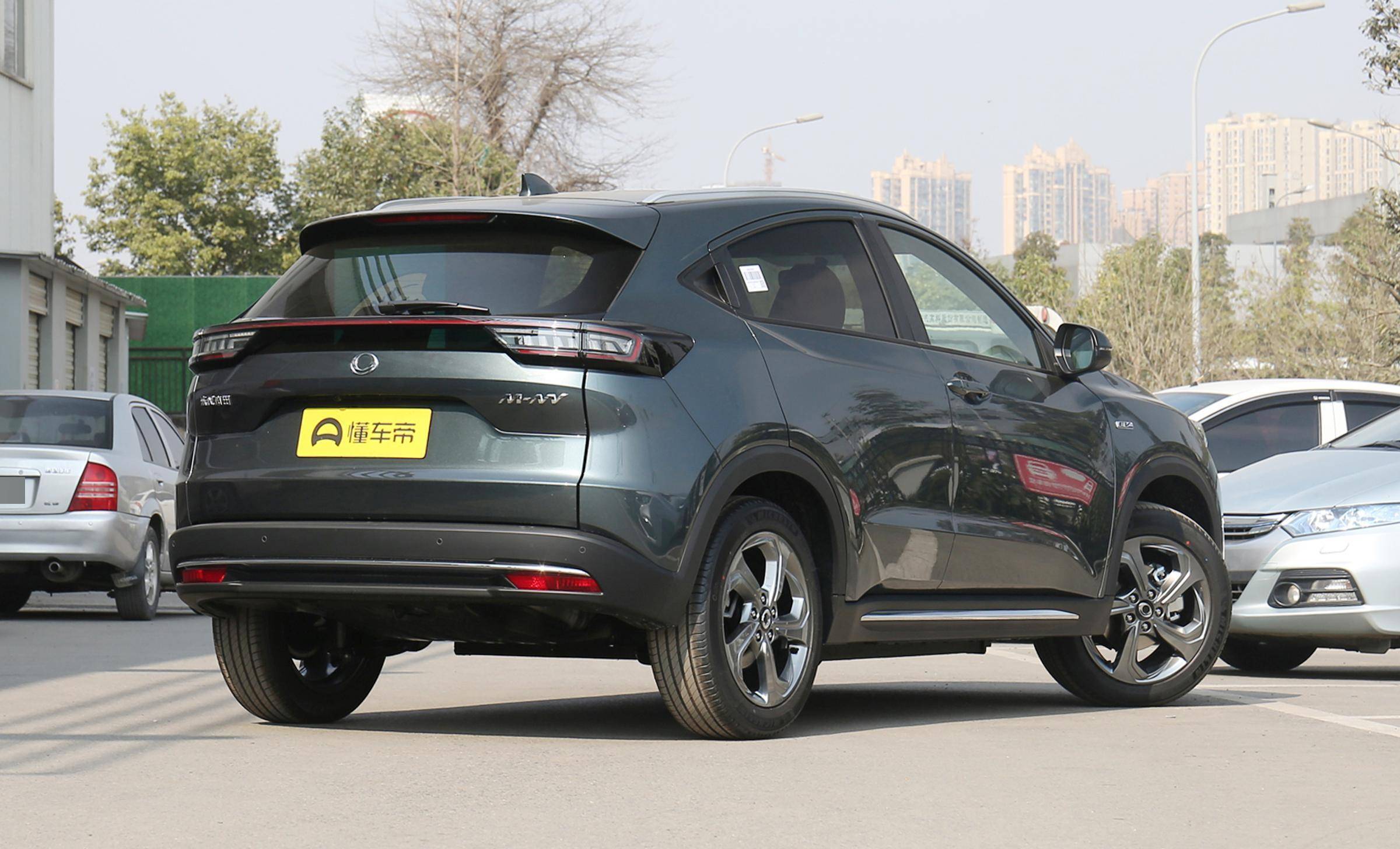 能耗费用动力方面,思铭东风本田m-nv 2020款 尚逸版搭载纯电动163马力