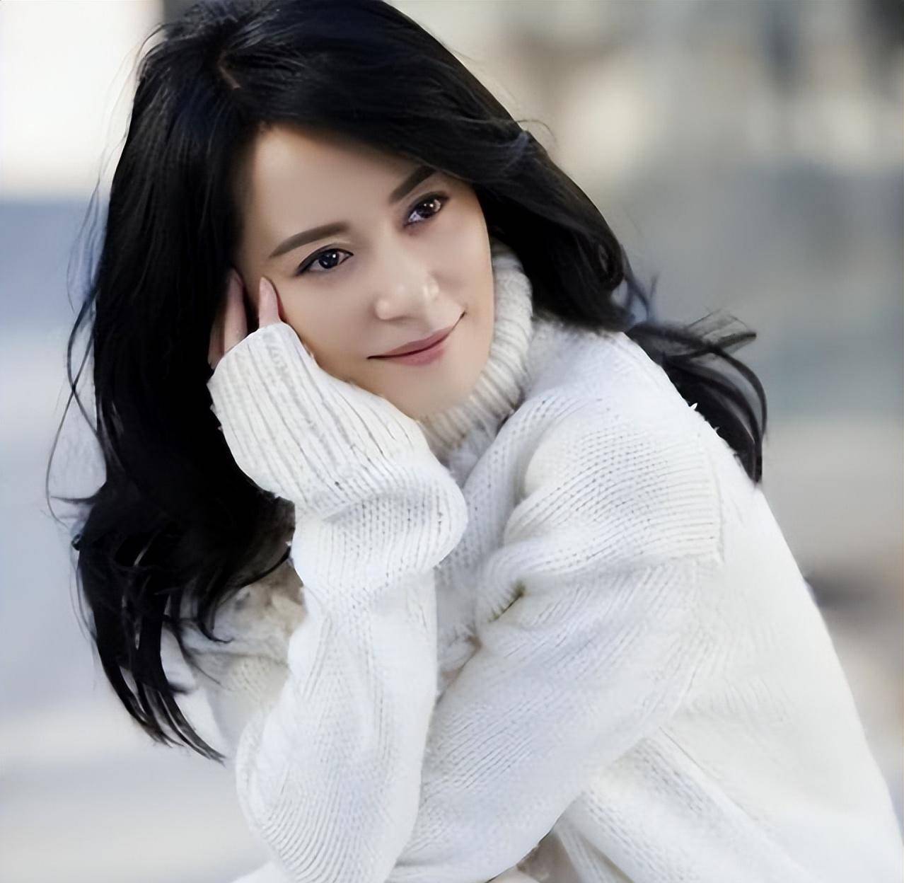 八位至今未婚的女明星,个个都是实力派,50多岁依旧美得不可方物_柳岩