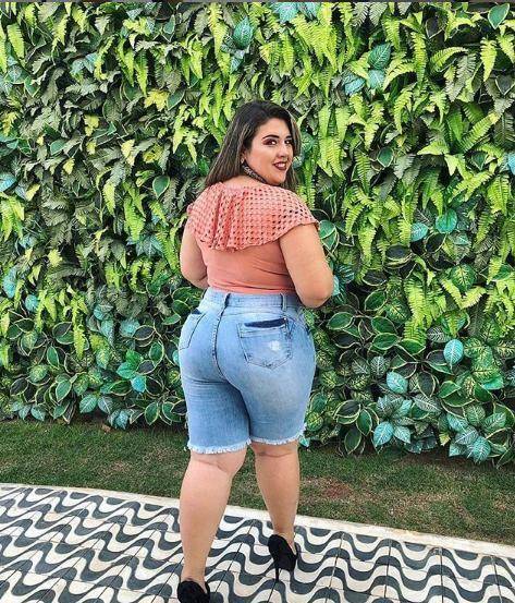 230斤健身大码模特,丰腴身材心宽体胖,直言微胖才是美_瑜伽_动作_娱乐