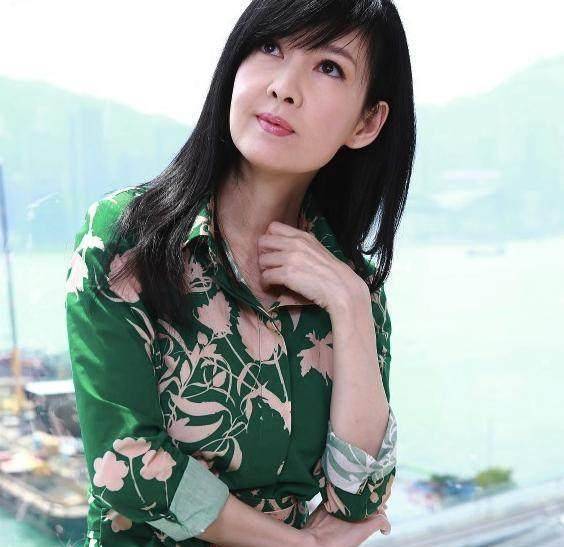 周慧敏在tvb剧集《大时代》中饰演的悭妹在观众心目中印象极深,周慧敏