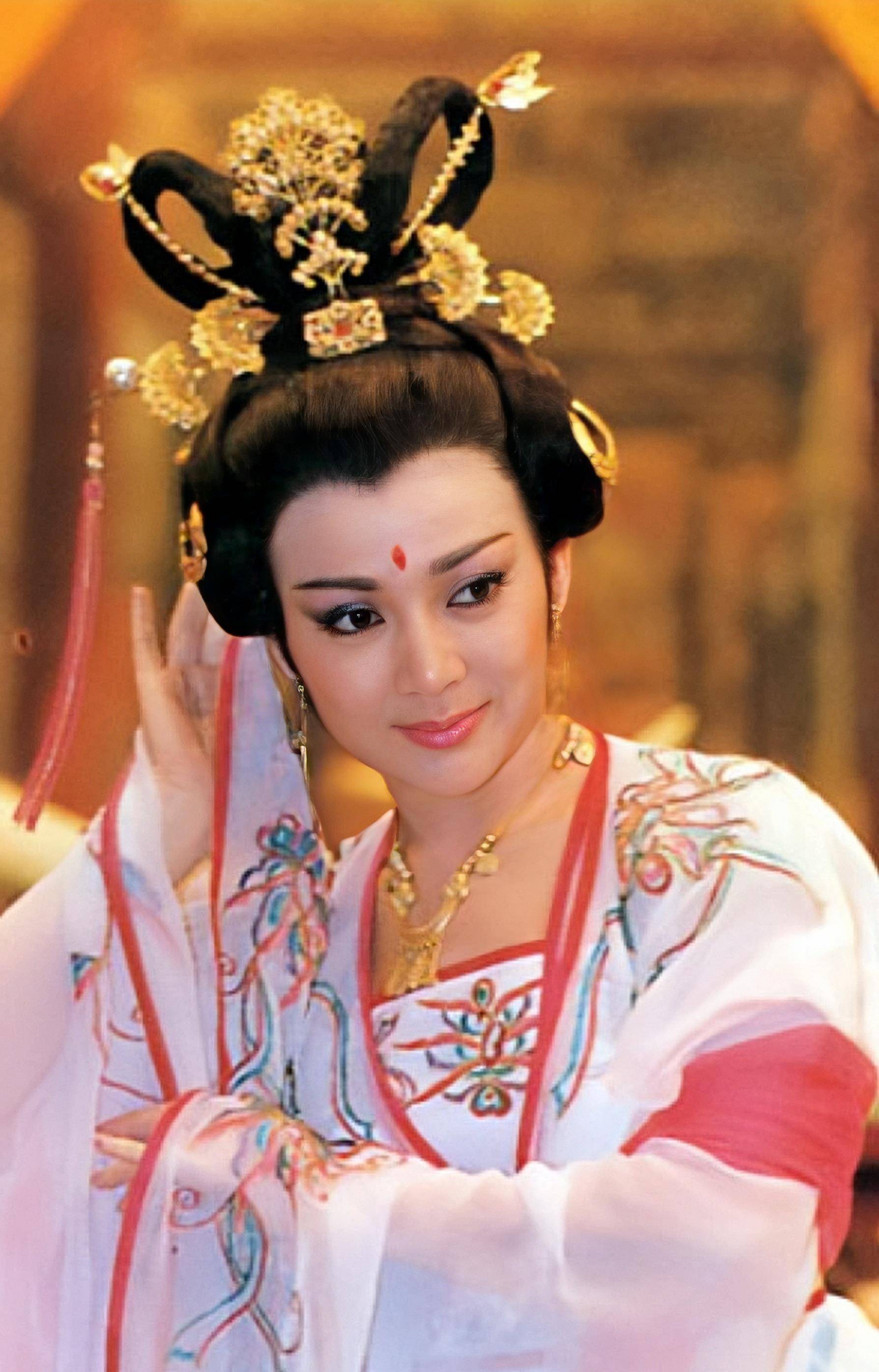 14个版本的杨贵妃,徐璐太瘦了,文颂娴装扮太拉垮!_一角_身材_角色