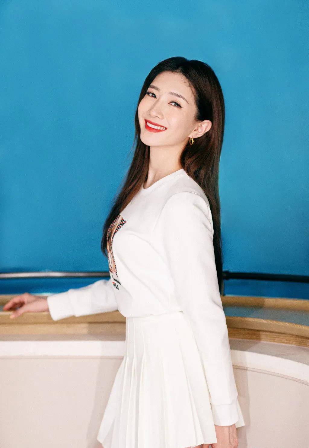 "疏影横斜水清浅,暗香浮动月黄昏"的倾城美女江疏影_名字_毕业_先生