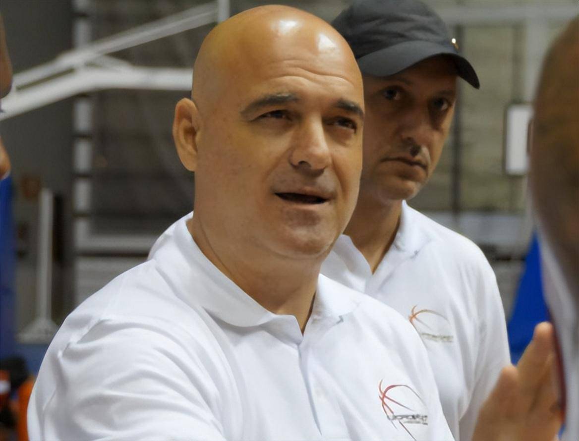 正式官宣!欧洲名帅加盟山东男篮,打造豪华教练团队,未来可期_梯队_塞