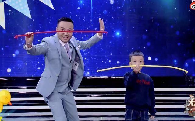 汪涵儿子上《天天向上》,谁注意到节目组的反应,太暖心了_沐沐和_表演