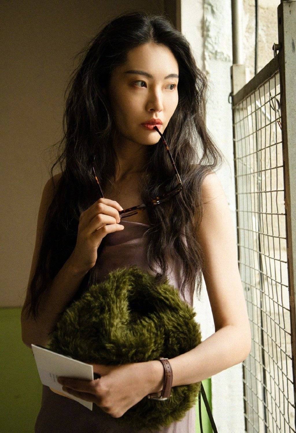 名模陈碧舸到巴黎走秀,四种风格打扮各有特色,肯定有一种你喜欢_旗袍