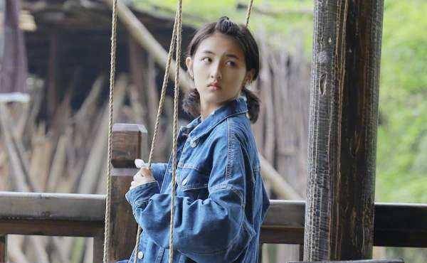 娱乐圈许多明星通过各种绯闻来炒作,而张子枫却很低调