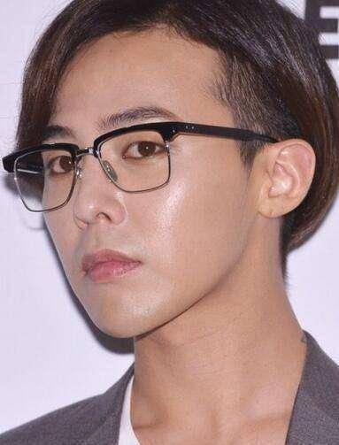 权志龙的鼻子怪怪的,可能还要恢复恢复_香奈儿_的发展_时尚