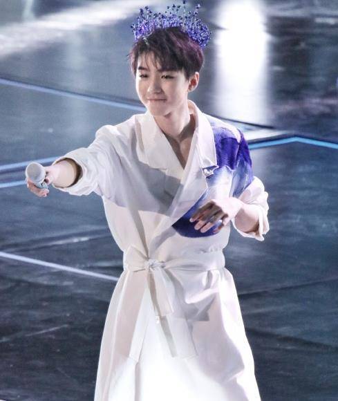 化妆_演唱会_痘痘