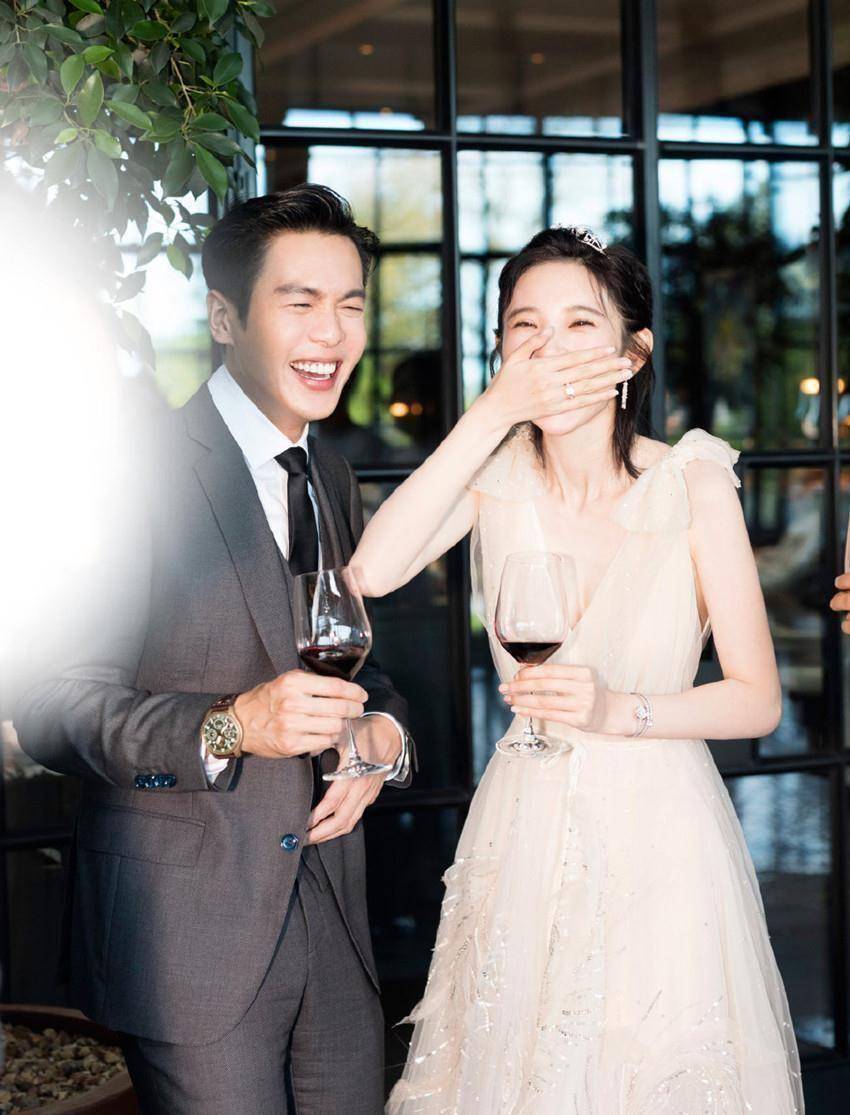 张若昀伴郎团被调侃,搞笑合影"撞钱"二哈_唐艺昕_穿着_网友