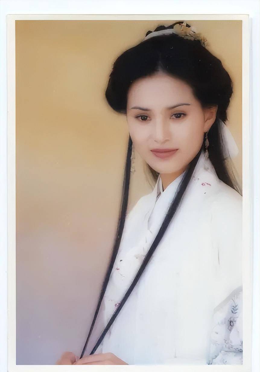 35岁刘亦菲不如56岁李若彤状态好,山寨版天仙如今一点也不仙了_仙女