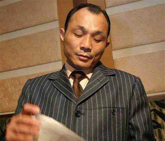 赌王,曾一把赢600万,因出老千暴露,身高从1米7变1米3_尧建云_杨红光