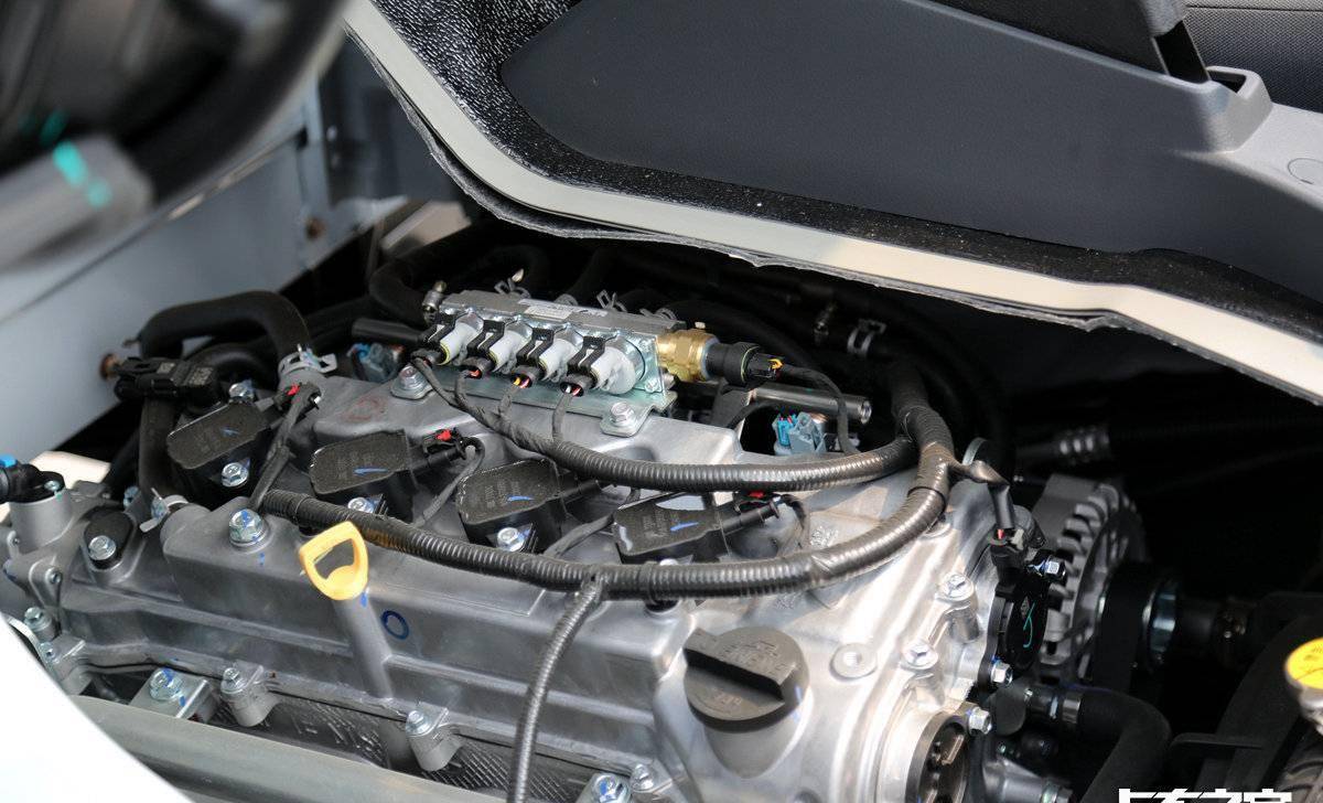 0升的dam20cl燃气发动机,前者的最大输出功率77千瓦(105马力),最大