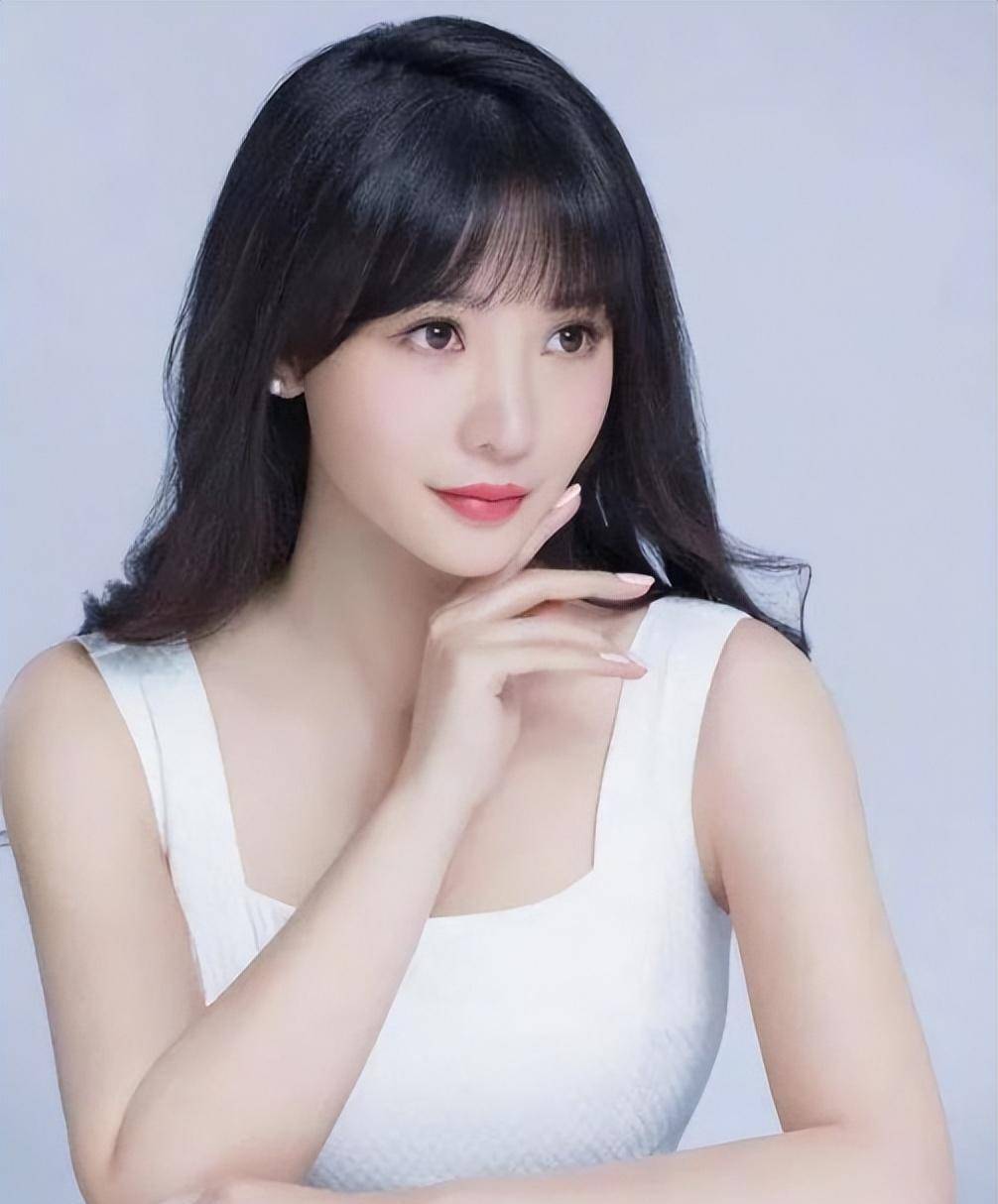 时尚包臀裙街边跳热舞,舞姿妖娆身材火辣_女神_贾玲_视频