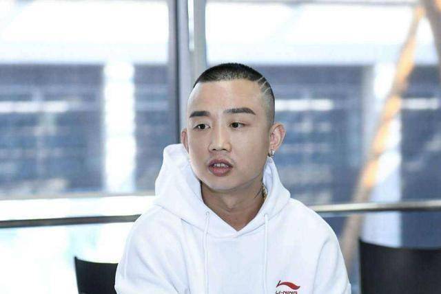 霸气回归,gai成功登上央视舞台,演唱正能量歌曲!_弹壳_说唱_因为