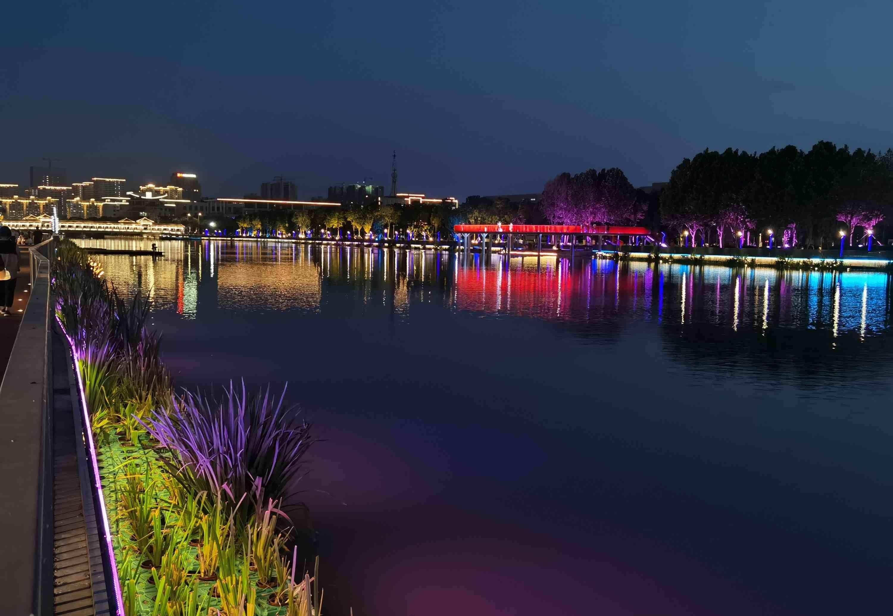 兴化:昭阳湖公园-"城市绿肺" 夜晚令人流连忘返的亮化景观_玻璃_游客