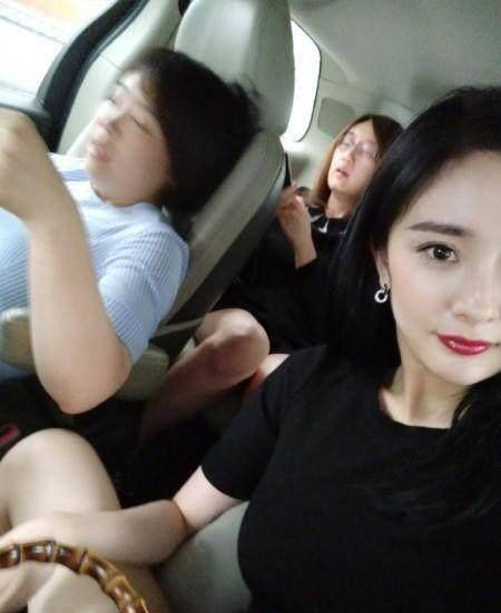 都误会杨幂了?她不是胖了,而是胸器太有料!_身材_吐槽_衣服