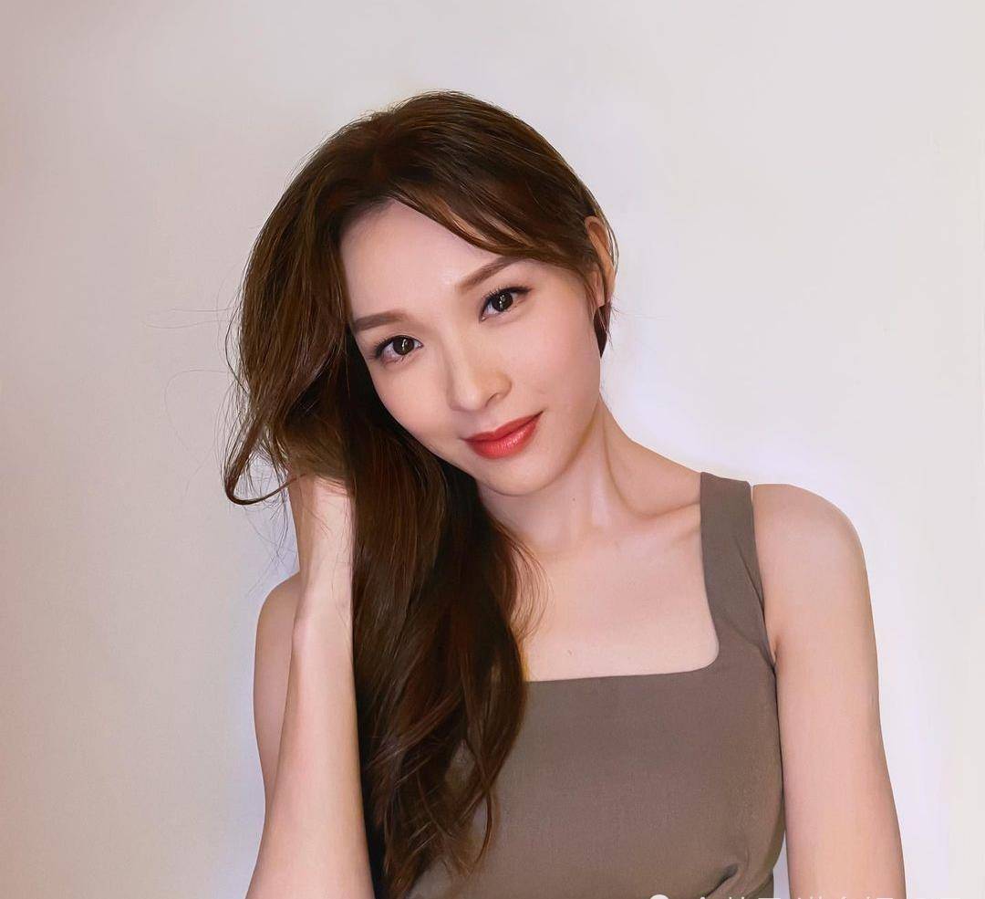 李佳芯事业不顺要怪公司雪藏?