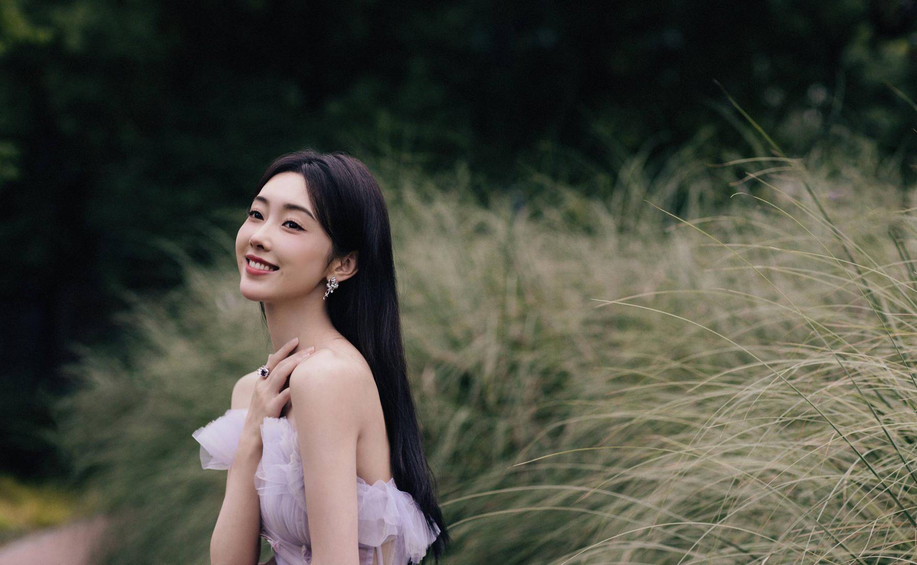 宣璐淡紫色纱裙造型 清新优雅释放纯净之美_写真_力量_气质