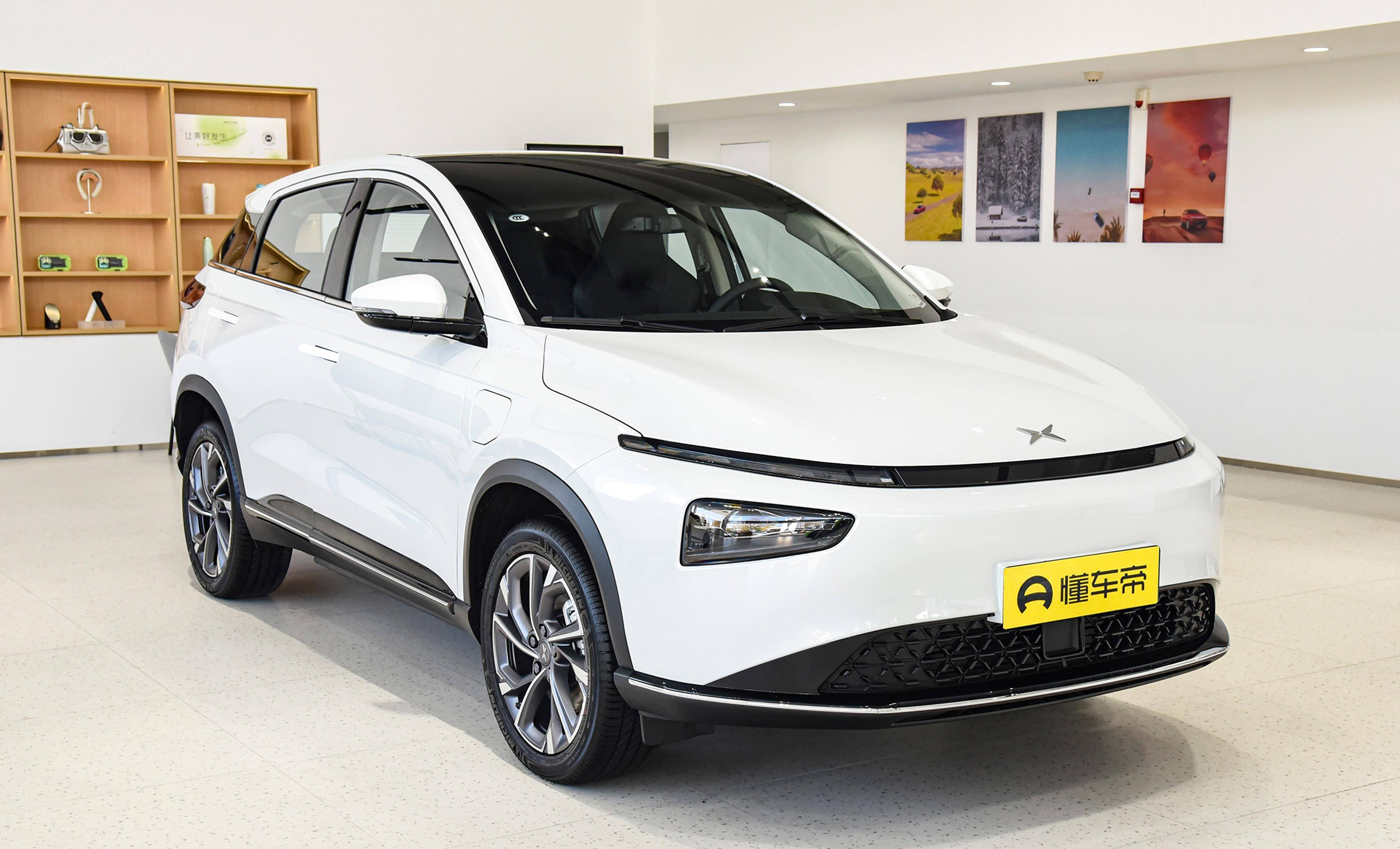 其次是保险费用方面.小鹏g3 2022款 g3i 460g 指导价格为14.