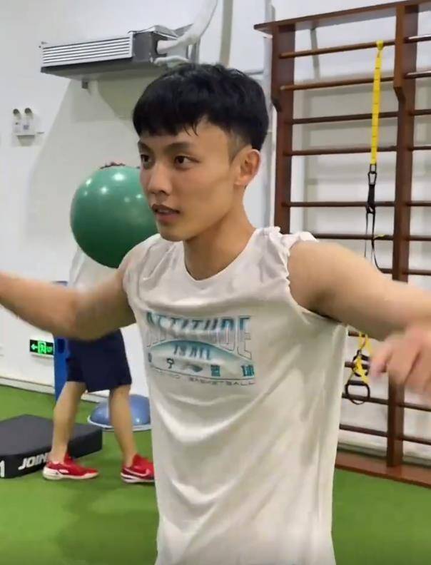 广东后场核心休赛期疯狂训练 杜锋没看错人_徐杰_赛季_球迷