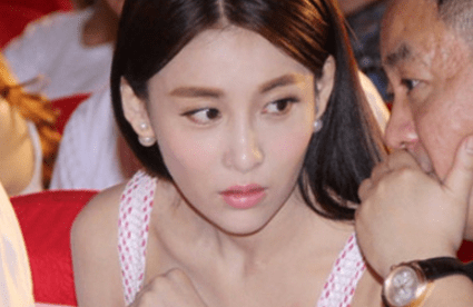 事情发生后,贾青工作室连夜赶制出一封律师函,发誓照片中的女子并不是