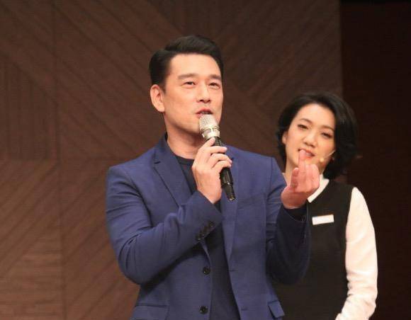 被戏称为超级金领的他,有着治愈系的声音,还是古天乐的御用配音