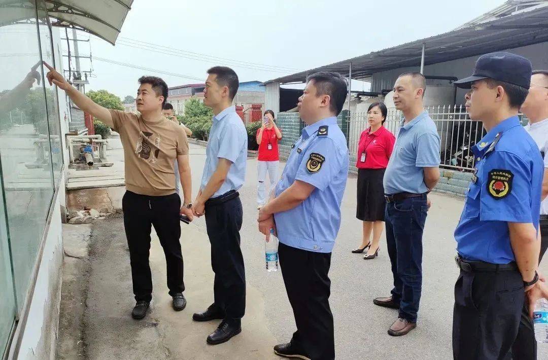 广汉市人民政府副市长胡羽宇一行莅临粮之髓调研食品安全生产工作