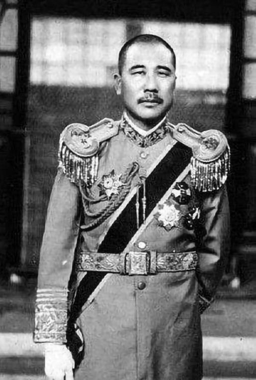 孙殿英上过一次大当,损失十六箱珍宝,手下师长很可疑_谭温江_掮客