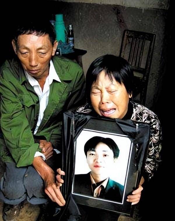 一份32页的判决书载明了杜宗泽和吕志伟等人的罪行