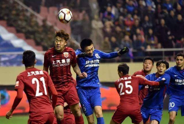 变味,先有前申花球员殴打上港球迷,今有上港球迷因这原因被开除_上海