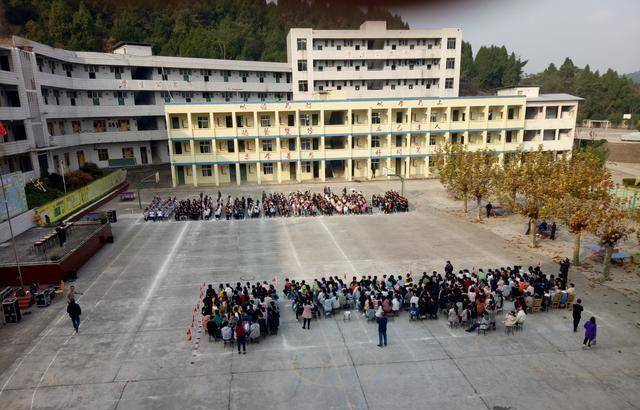 乐至县大佛中学课间舞比赛刮起青春旋风_舞蹈_音乐_发展