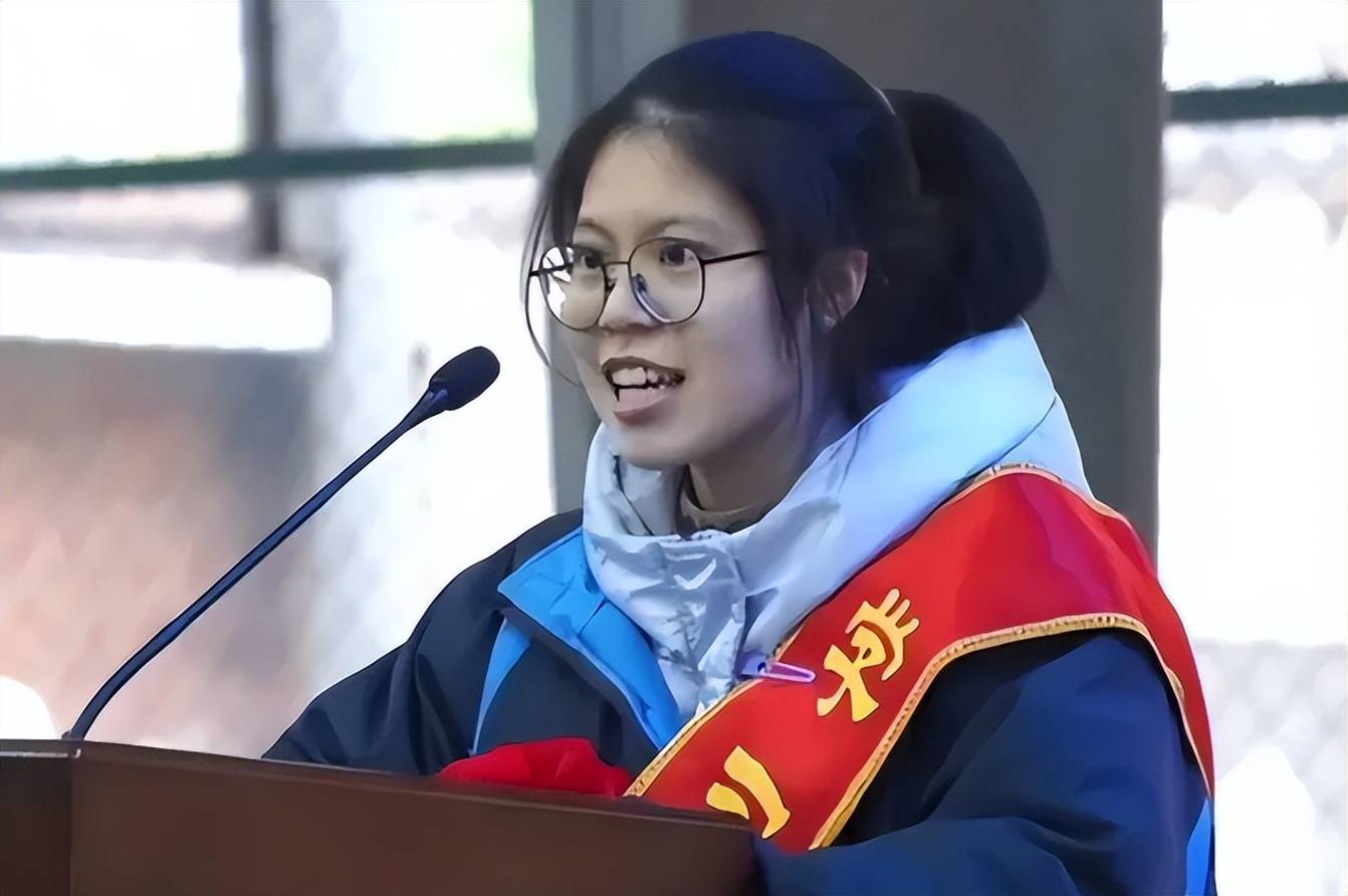 因为励志的言行遭遇网暴,这个女孩不是第一个,肯定也不是最后一个,上