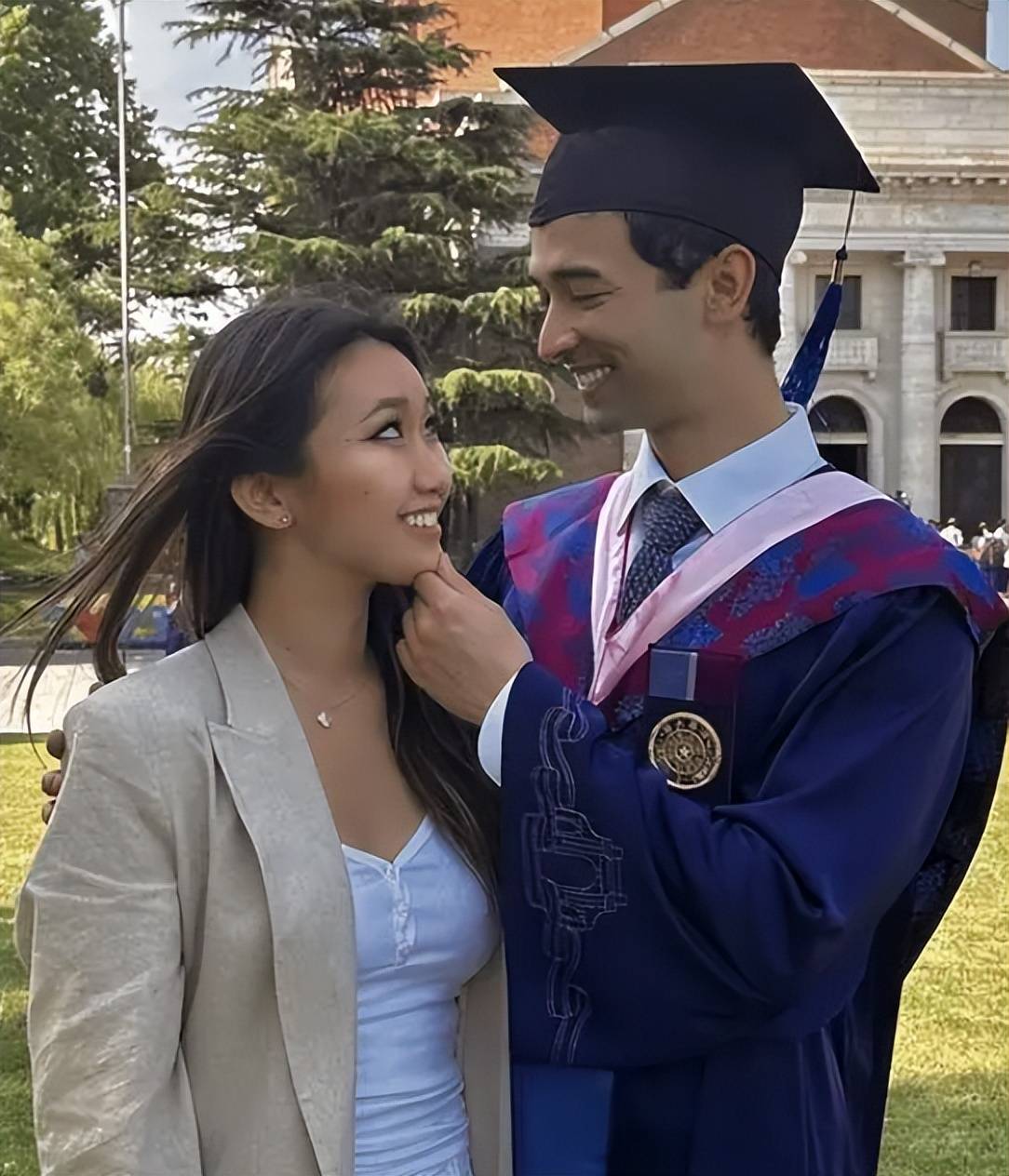韦紫明发布的其他毕业照韦唯都转发了却唯独把韦紫明和女友的合照给