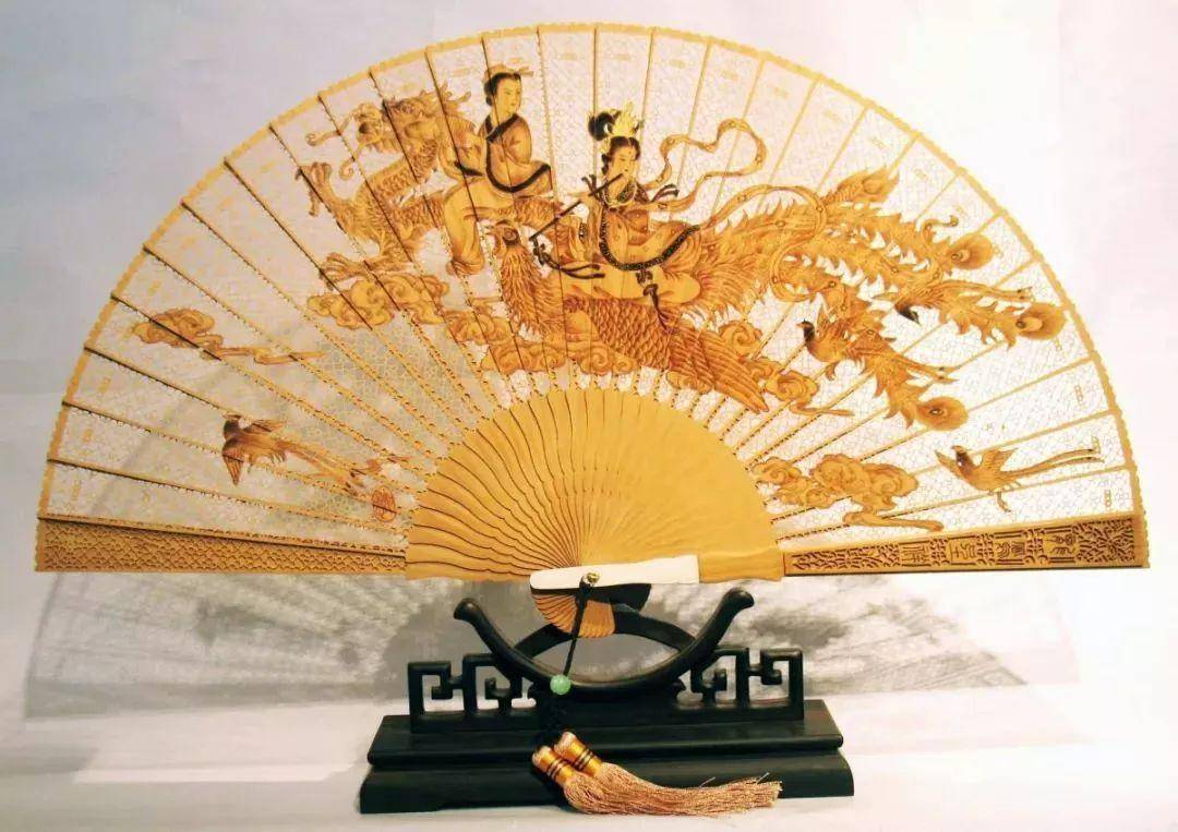 先从物理避暑上下手,现在我们可以靠着电风扇和空调,古代一样可以.