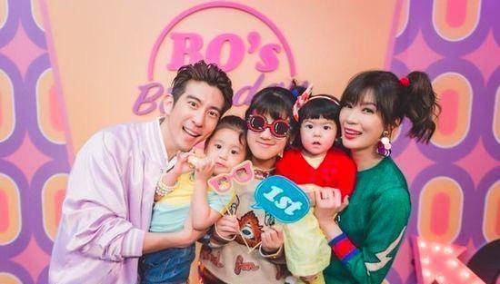 贾静雯晒咘咘波妞近照,波妞皱眉表情萌翻众人,意外撞脸萧敬腾_修杰楷