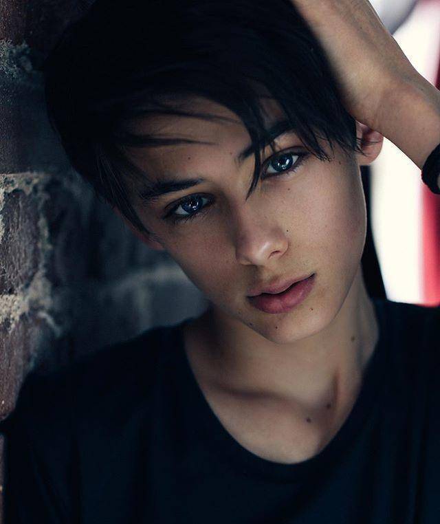 蓝眼睛惊艳世界,6年后会发生什么_威廉·米勒_照片_澳大利亚