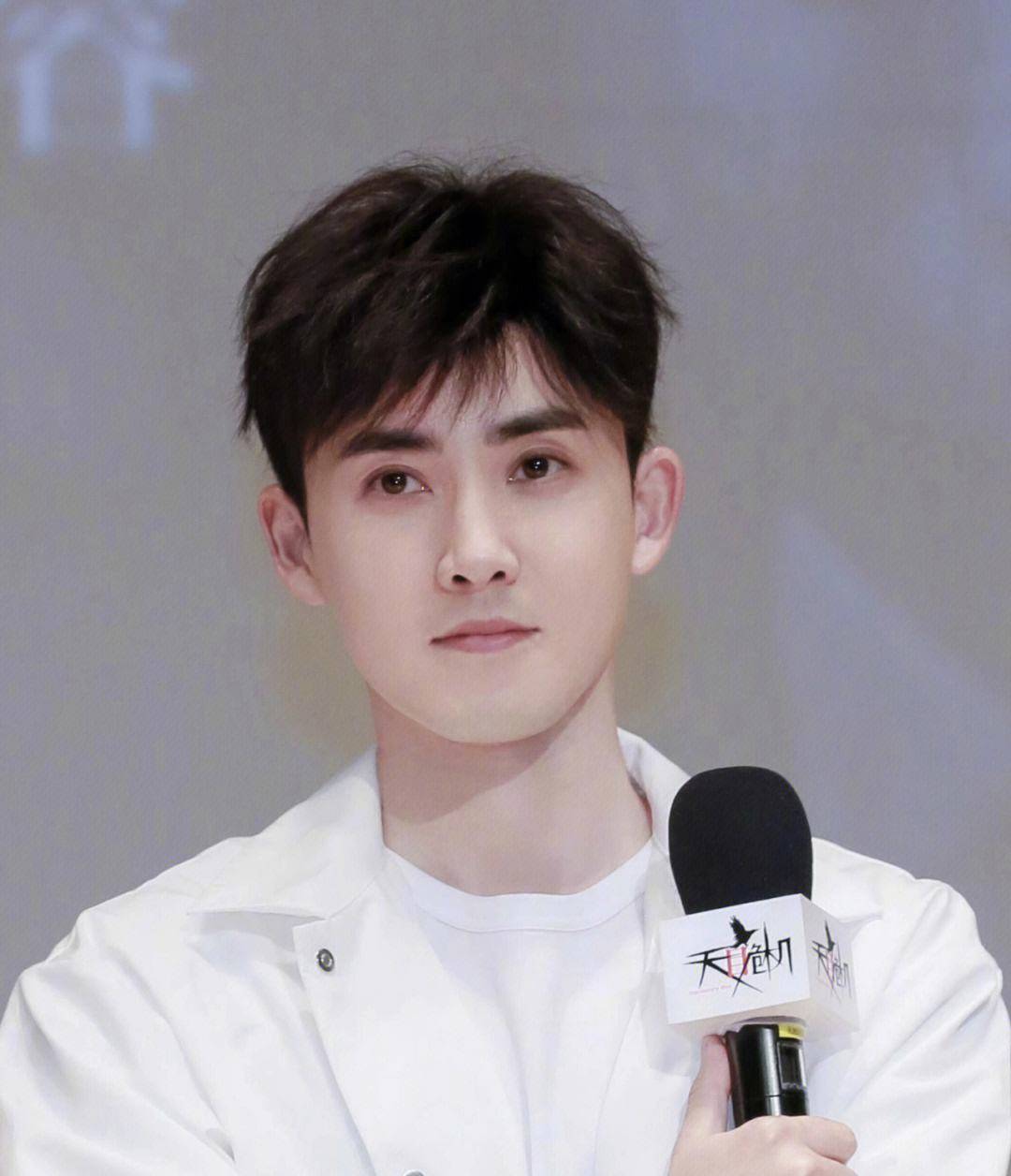 张睿哭诉被拒绝参加《披荆斩棘的哥哥》:心中的歌手梦想何时能实现?