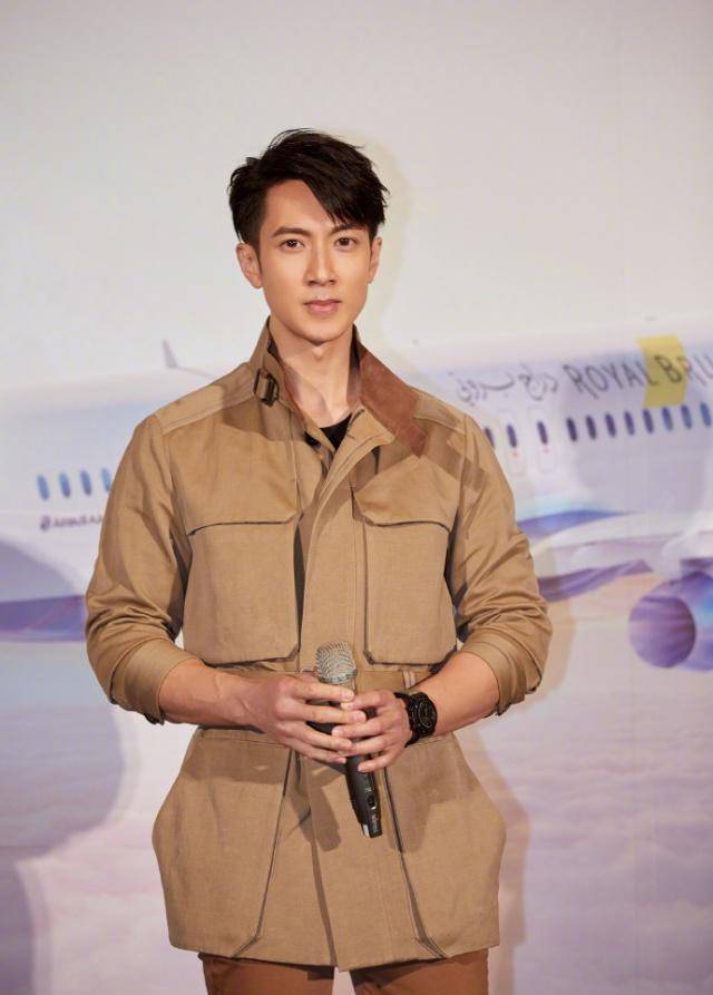 吴尊打篮球受伤,爸爸担心的不知所措,镜头扫过妻子时小动作好暖_比赛