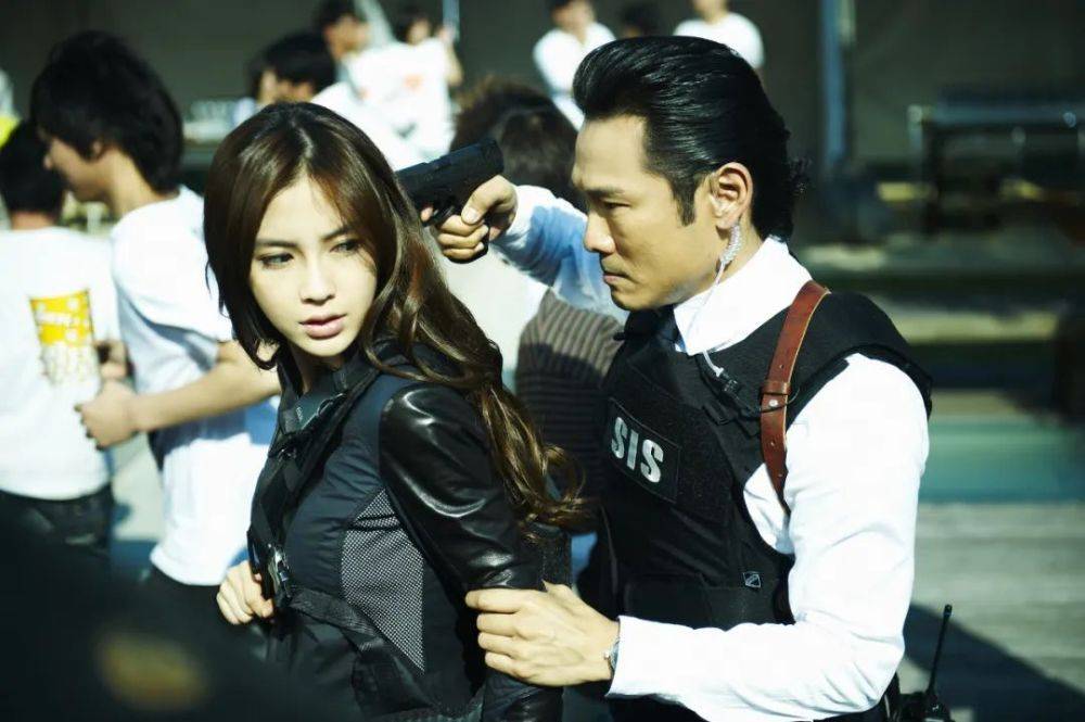 华谊签约多部电影作品,包括《痞子英雄》,《全城热恋》,《太极》和