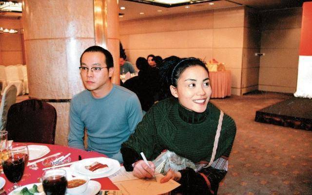 王菲朋友否认锋菲分手,谢霆锋两度低调回应,天后从来不理会_媒体_自然