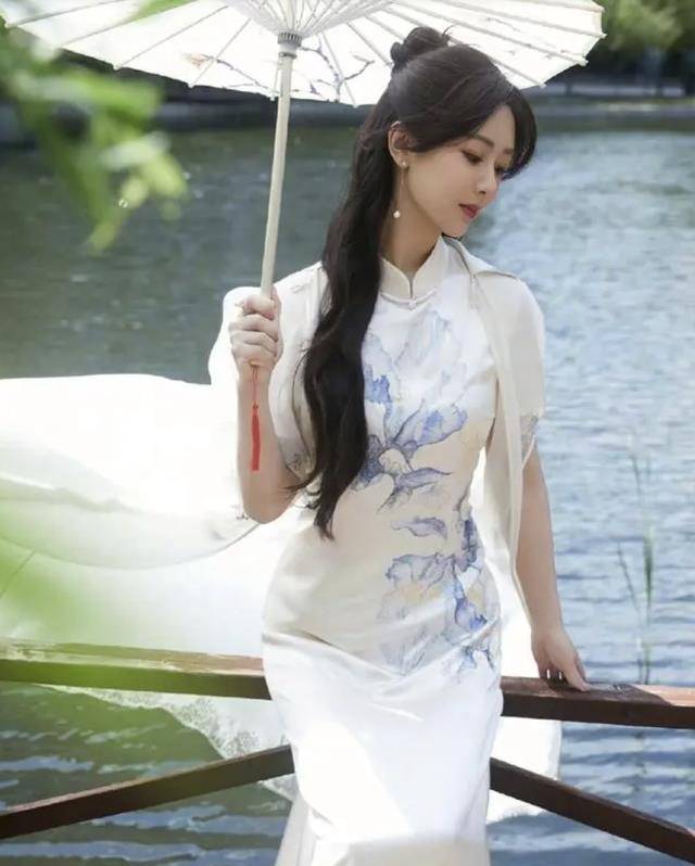 女星穿旗袍,出糗和惊艳,就在一念之间,王珞丹汤唯郝蕾等验证了_造型