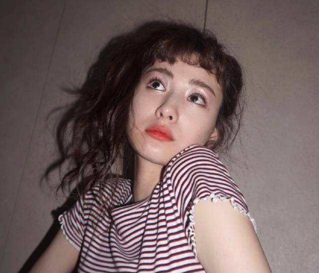 林珍娜新剧《出师表》新发型,变身羊毛卷女孩,超可爱_造型_穿着_白色