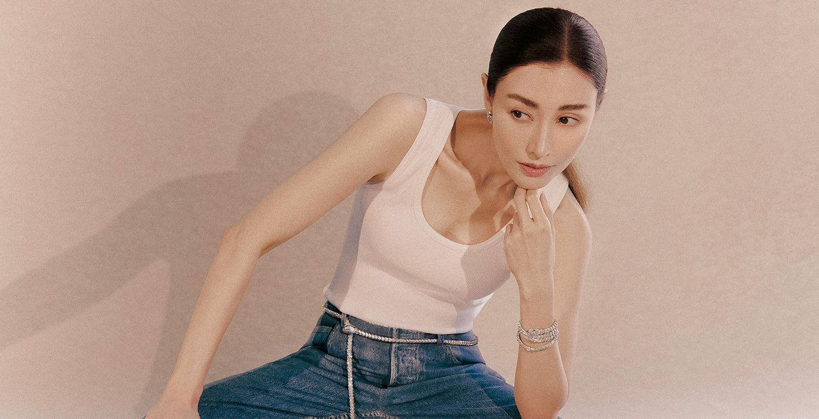 最美港姐李嘉欣拍杂志大片,戴千万珠宝,不穿衣服大秀时尚身材_管理