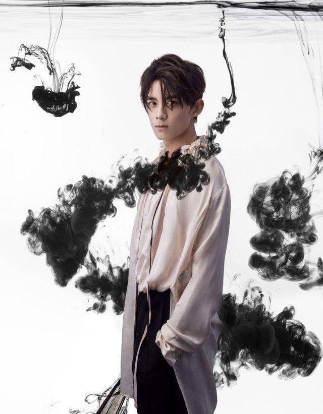 吴磊古风大片曝光,网友感叹:第三张神似易烊千玺,第五张像胡歌_少年