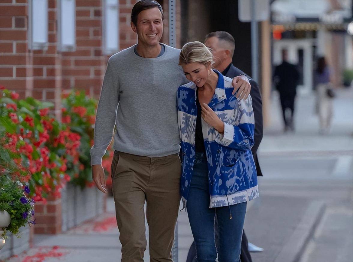 身穿明黄色连衣裙,宛如人间桃子_贾里德·库什纳_穿着_桃花